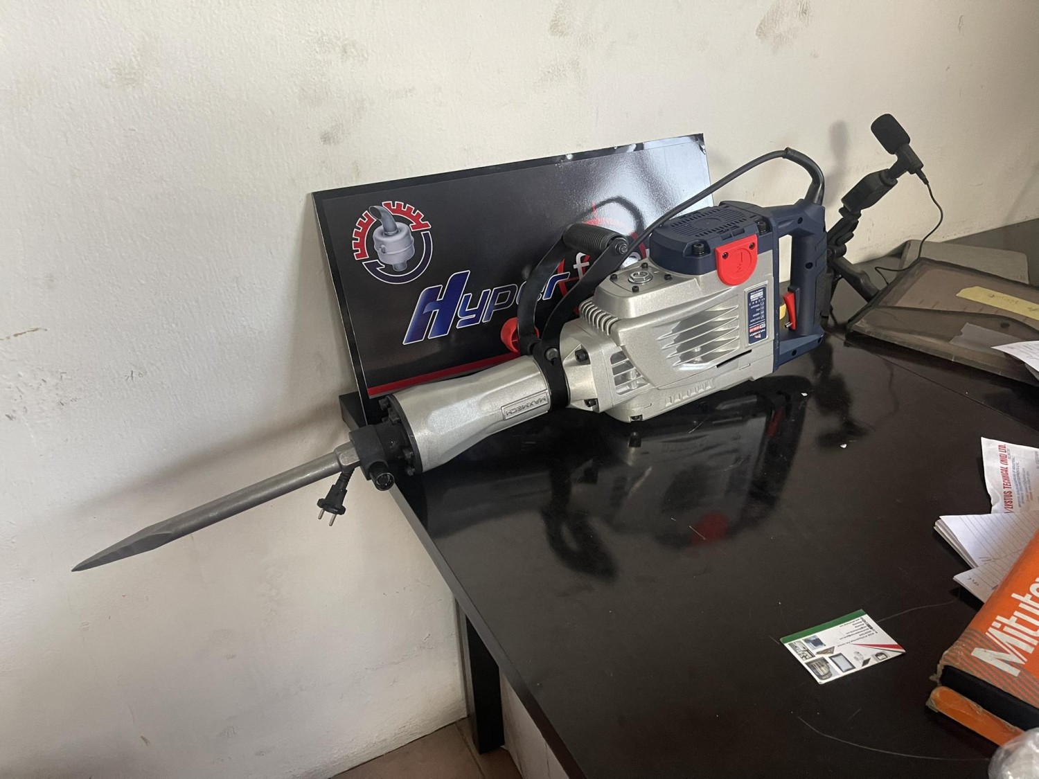 Maxmech DB1850-45 1850W Demolition Breaker – Heavy Duty Electric Jackhammer