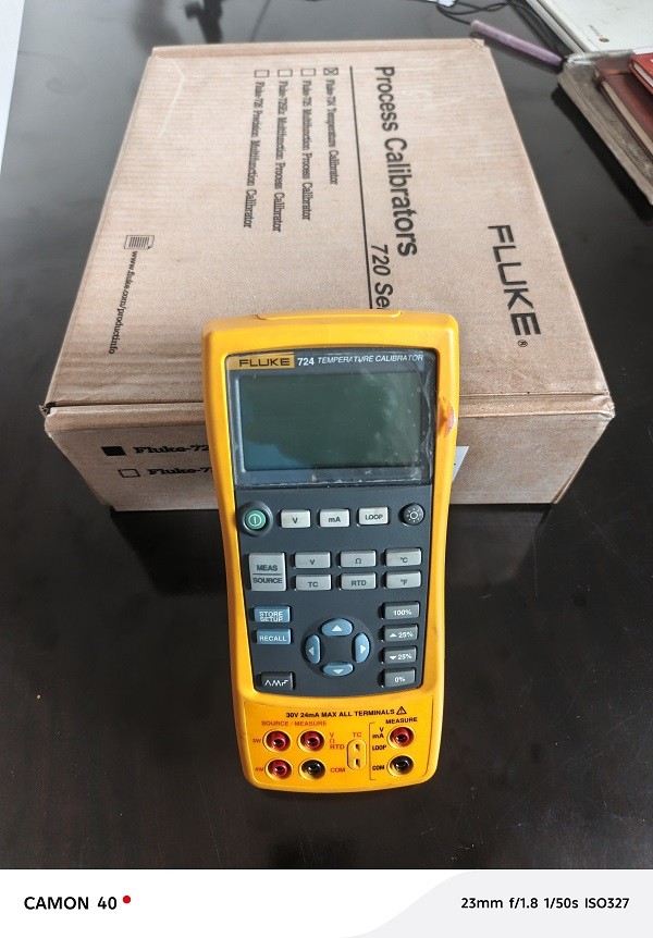 Fluke 724 Temperature Calibrator